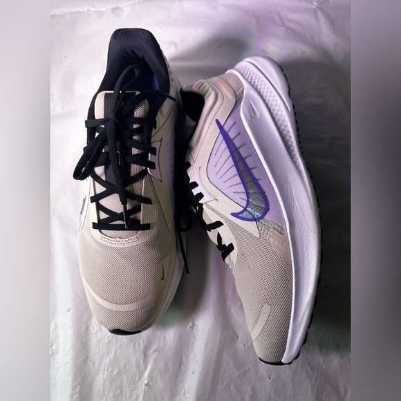 Nike Men\'s Cream and Purple Athletic Shoes main image 9